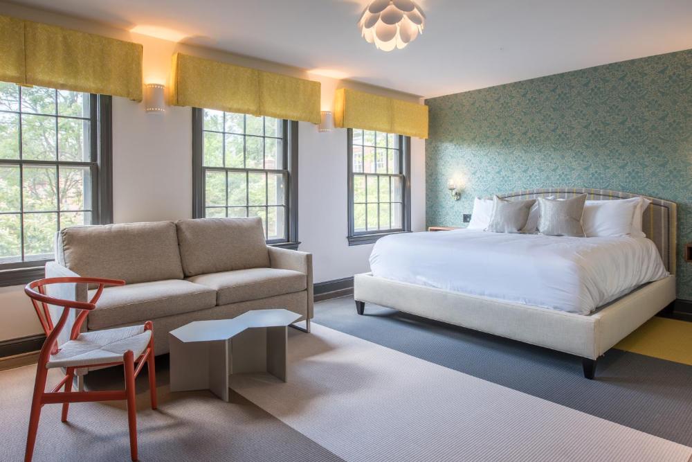 King Room with Spa Bath interior